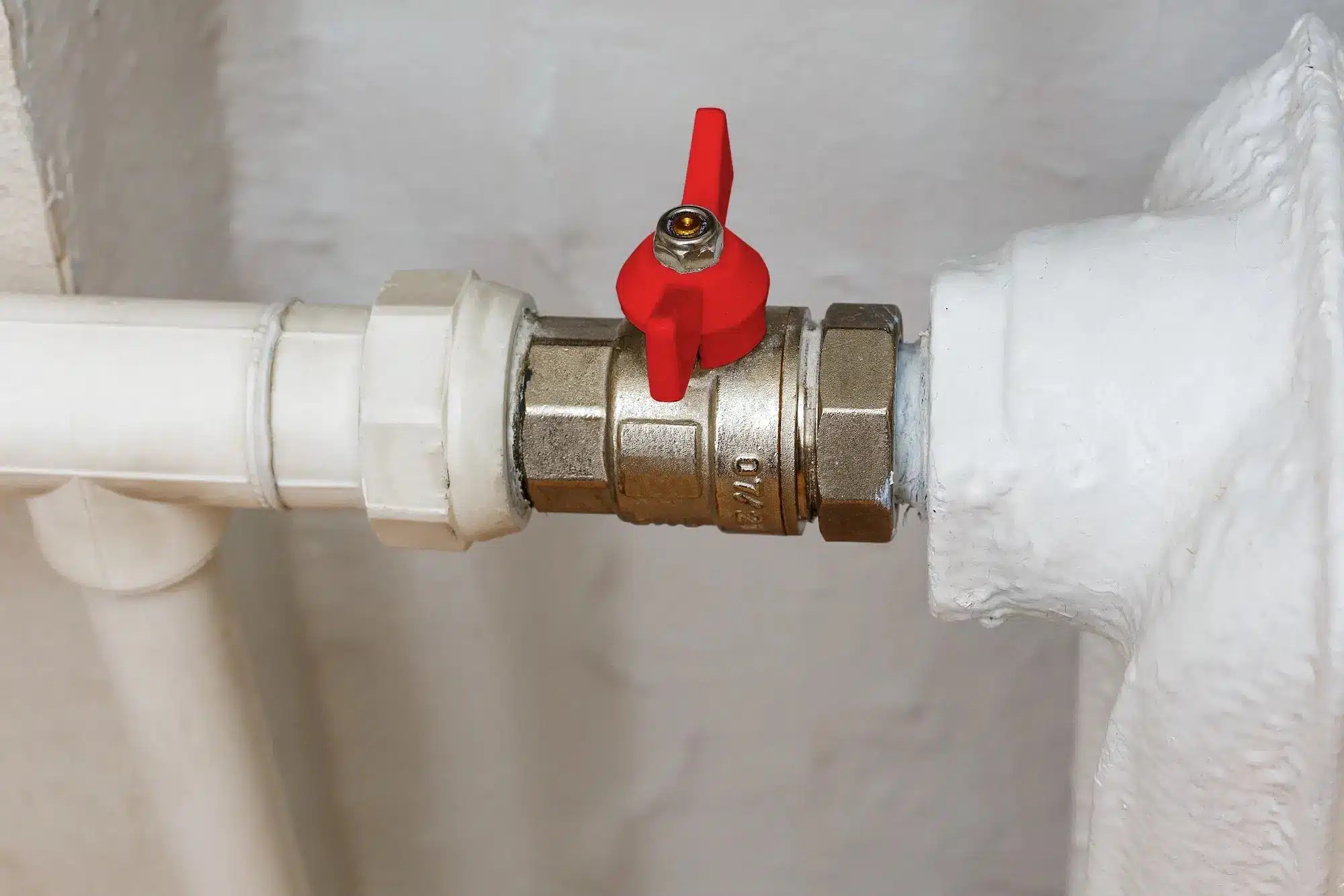 Ball valve with red handle when closed. Shut-off valves for the heating system of the apartment. Turn off the faucet.